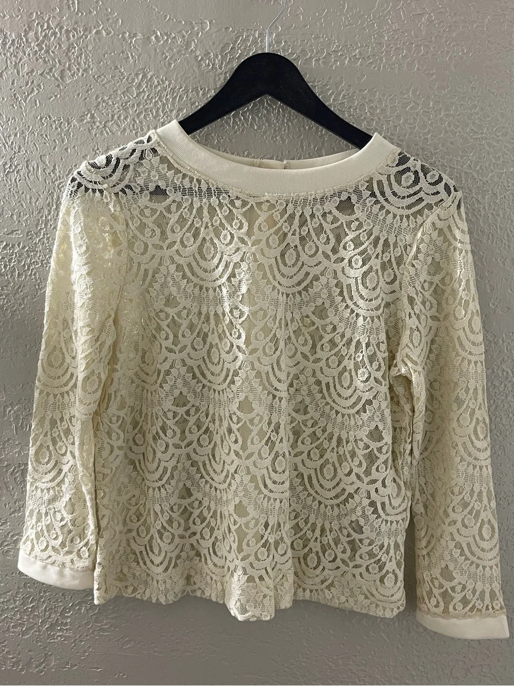 Banana Republic Women's Cream Lace Long-Sleeve Top Medium
